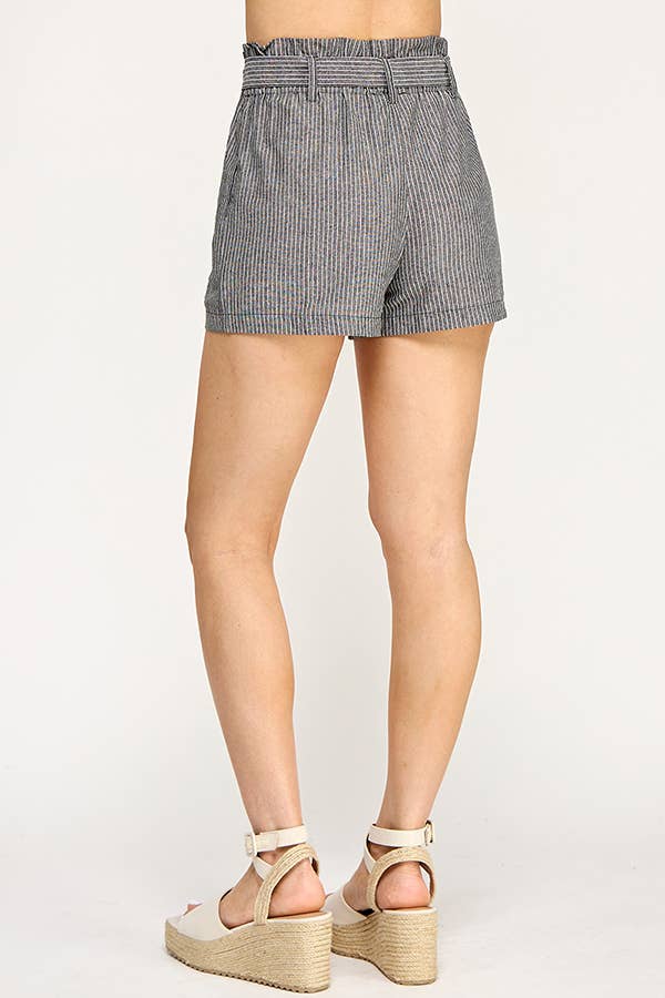 STRIPED HIGH WAISTED SHORT WITH TIE BELT: BLACK/WHITE