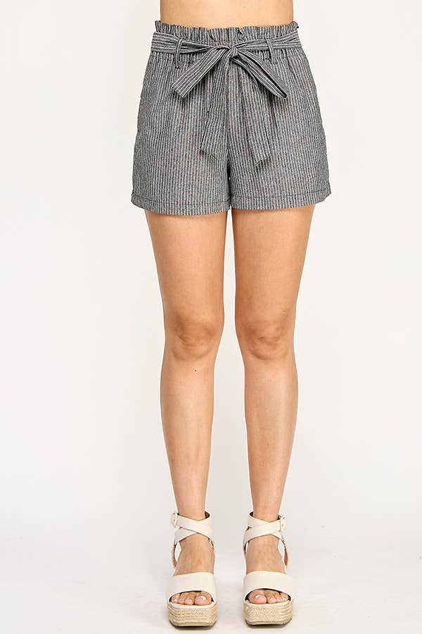 STRIPED HIGH WAISTED SHORT WITH TIE BELT: BLACK/WHITE